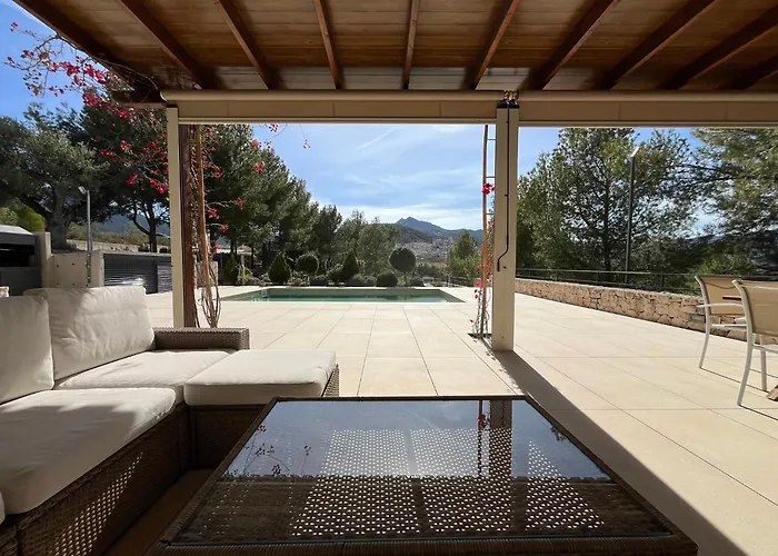 Villa Aldora. Villa Con Piscina En Moratalla