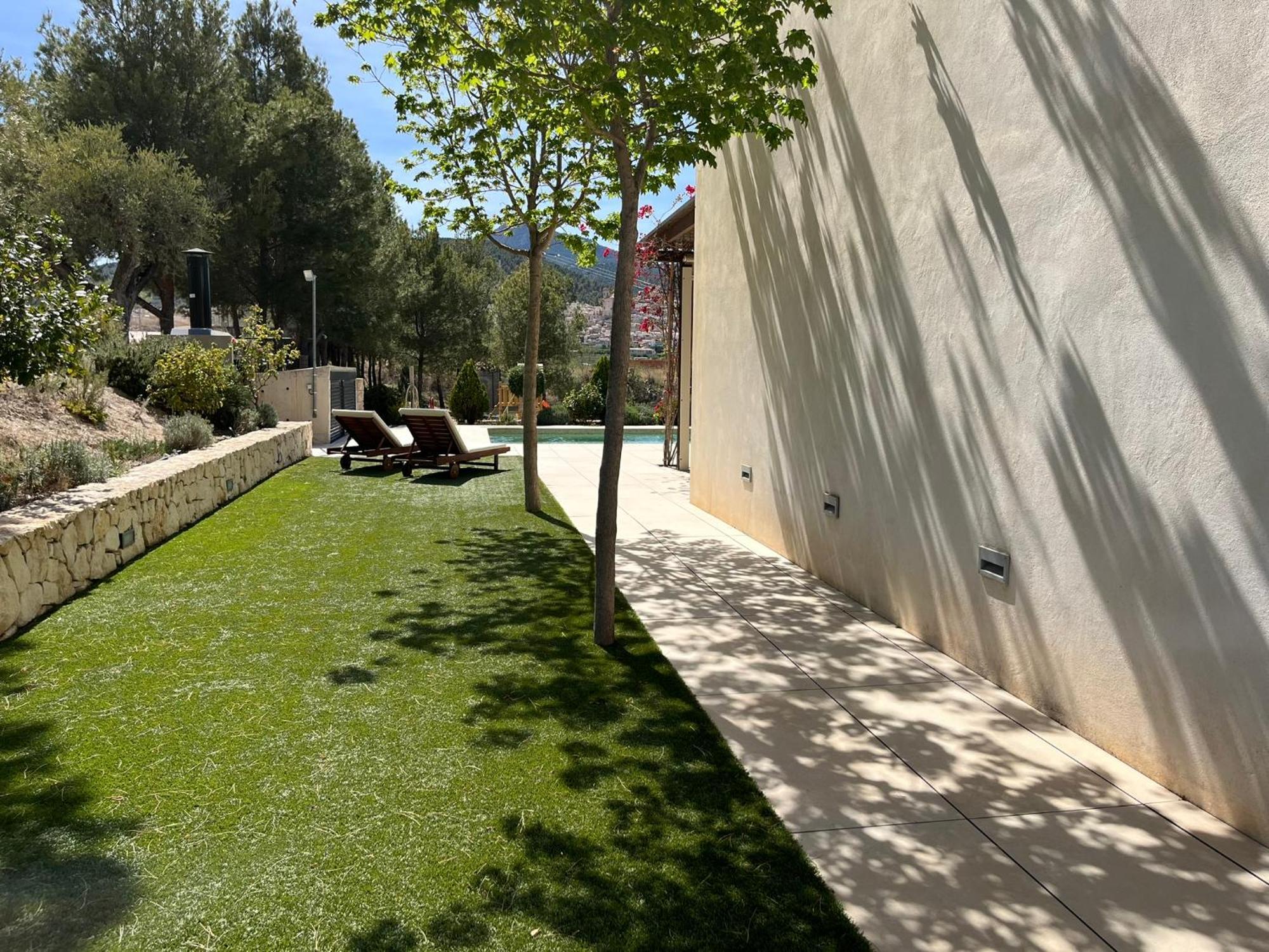 Aldora. Con Piscina En