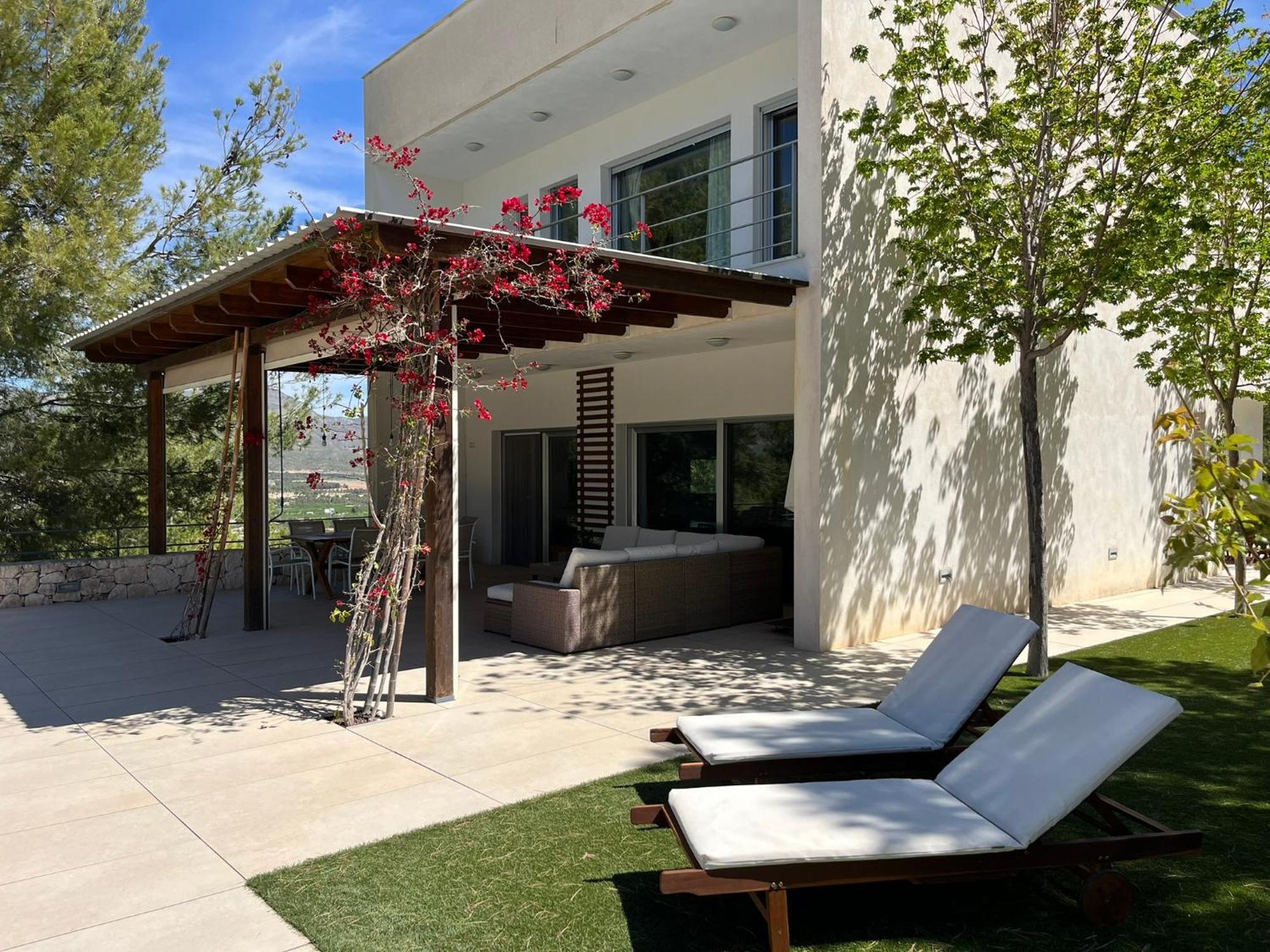 Aldora. Con Piscina En Villa