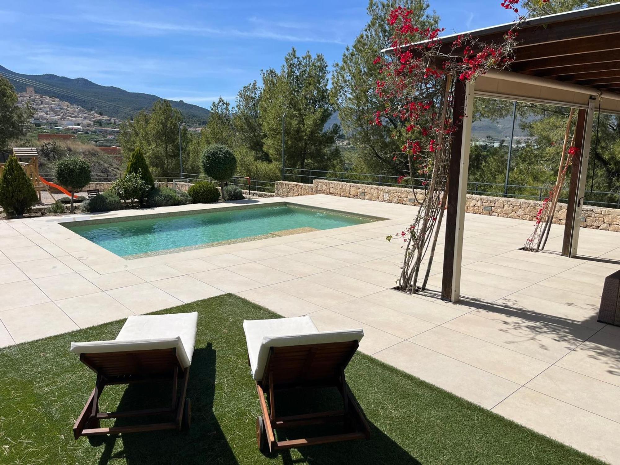 Villa Aldora. Con Piscina En Moratalla (Murcia)