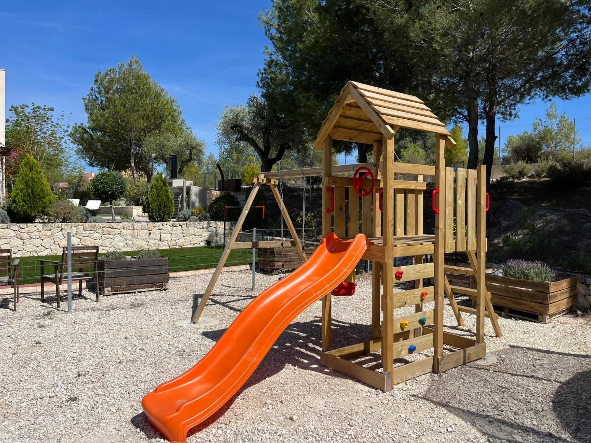 Aldora. Con Piscina En Villa